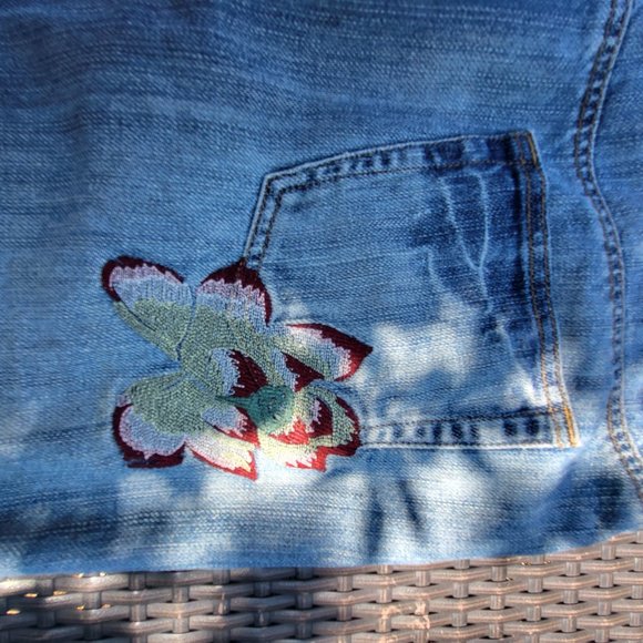 Mini jeans skirt flower embroidered by Armor Jeans-size 9/10 - Picture 4 of 5